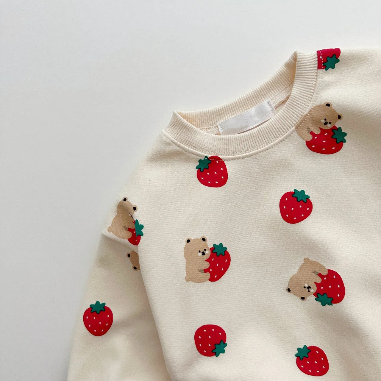 spring & autumn cute set baby girls fashion strawberries pullover tops + cotton sweatpants boys 2pcs suit high quality tracksuit spring & autumn cute set baby girls fashion strawberries pullover tops + cotton sweatpants boys 2pcs suit high quality tracksuit